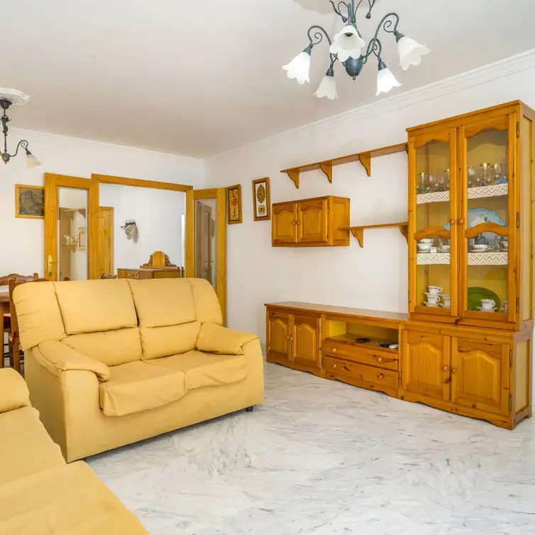 Продажа апартаментов на среднем этаже в Estepona