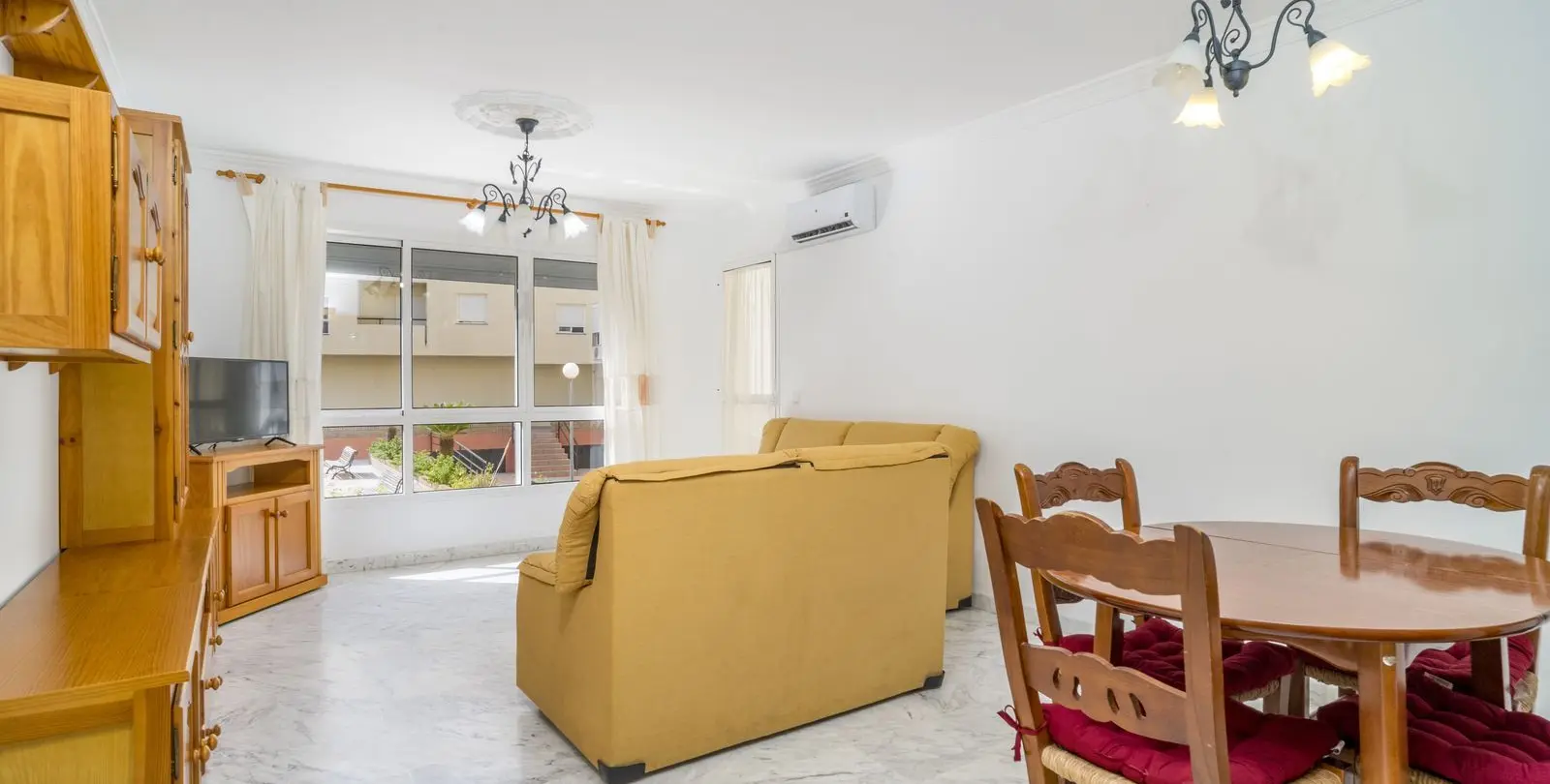 Sale of middle floor apartment in Estepona 12