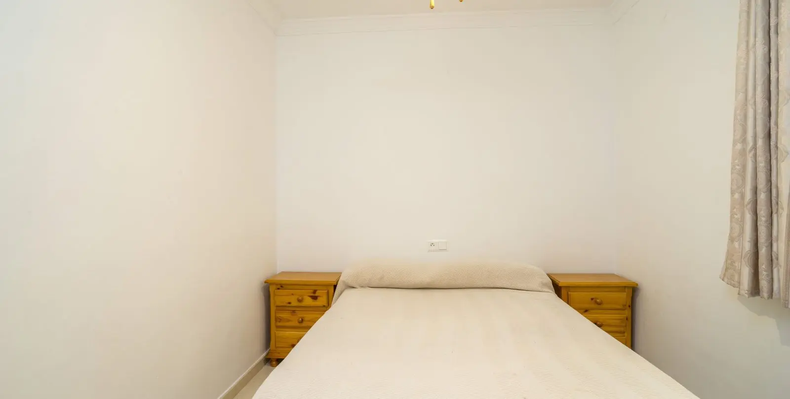 Sale of middle floor apartment in Estepona 23