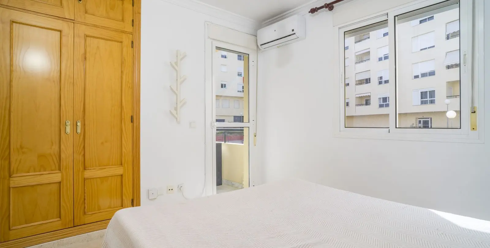 Sale of middle floor apartment in Estepona 24