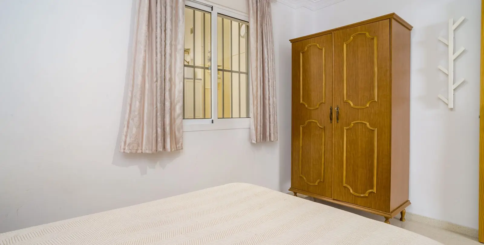 Sale of middle floor apartment in Estepona 26