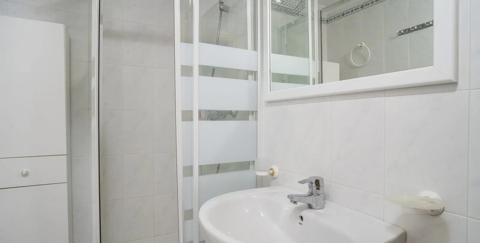 Sale of middle floor apartment in Estepona 27