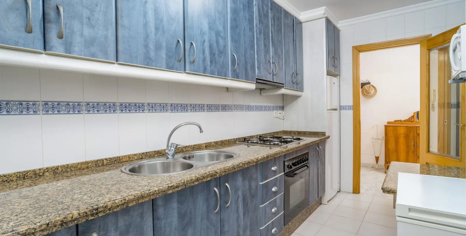 Sale of middle floor apartment in Estepona 31