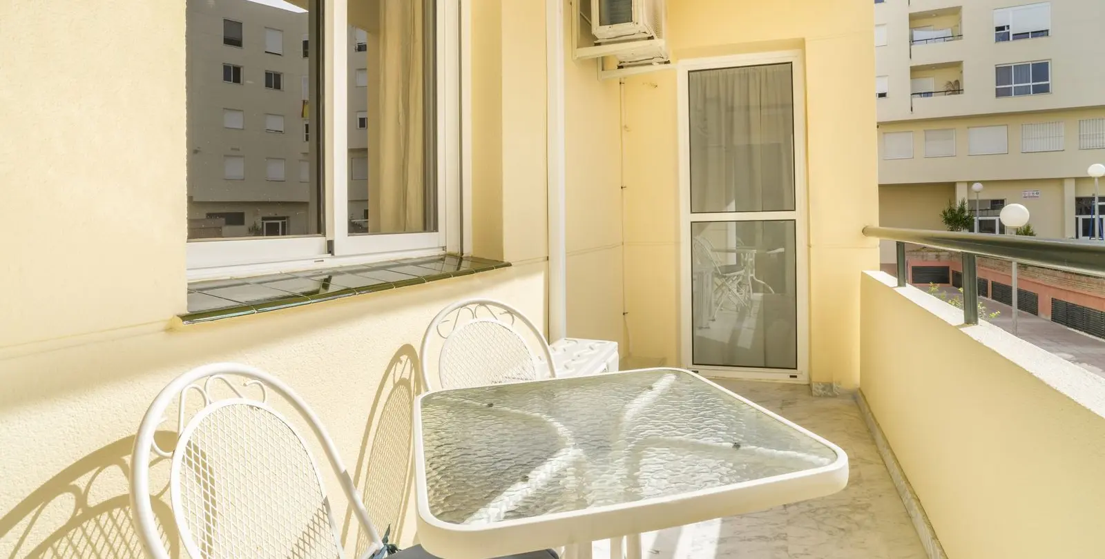 Sale of middle floor apartment in Estepona 32