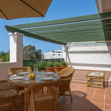 Продажа апартаментов на среднем этаже в Marbella