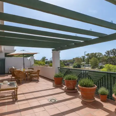 Продажа апартаментов на среднем этаже в Marbella