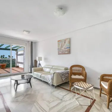 Продажа апартаментов на среднем этаже в Marbella