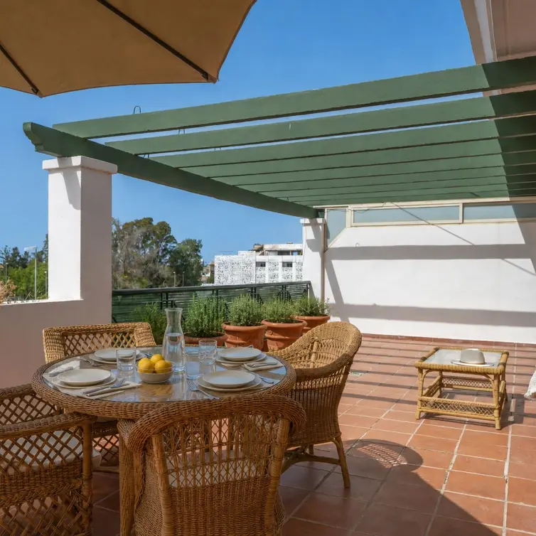 Продажа апартаментов на среднем этаже в Marbella