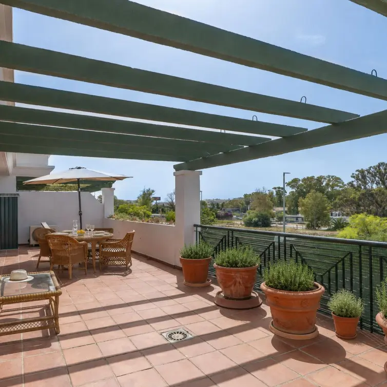 Продажа апартаментов на среднем этаже в Marbella