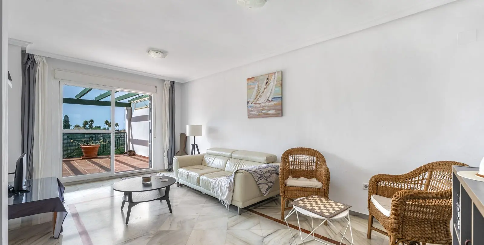 Продажа апартаментов на среднем этаже в Marbella 5