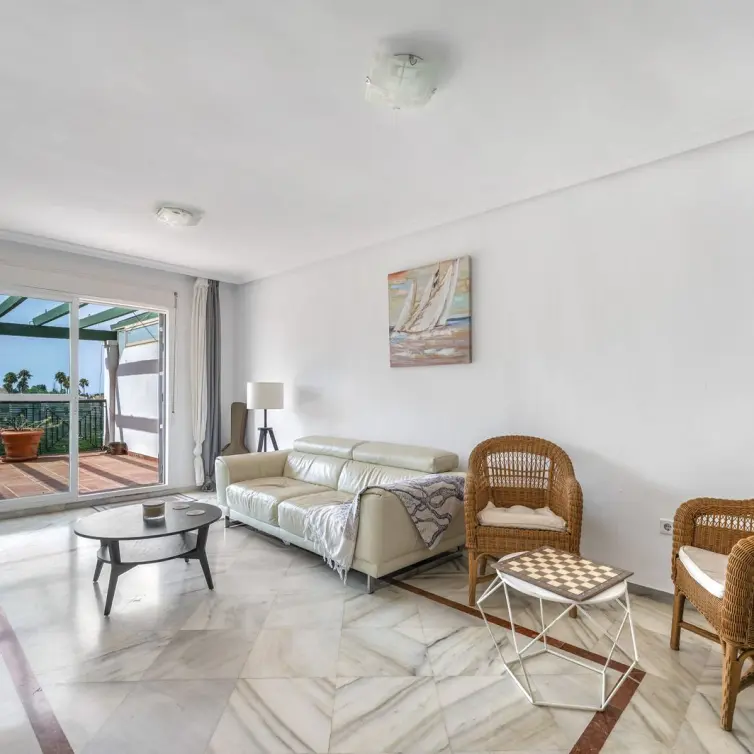 Продажа апартаментов на среднем этаже в Marbella