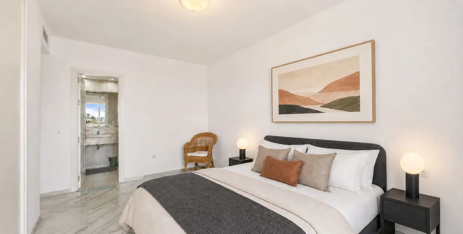 Продажа апартаментов на среднем этаже в Marbella 10