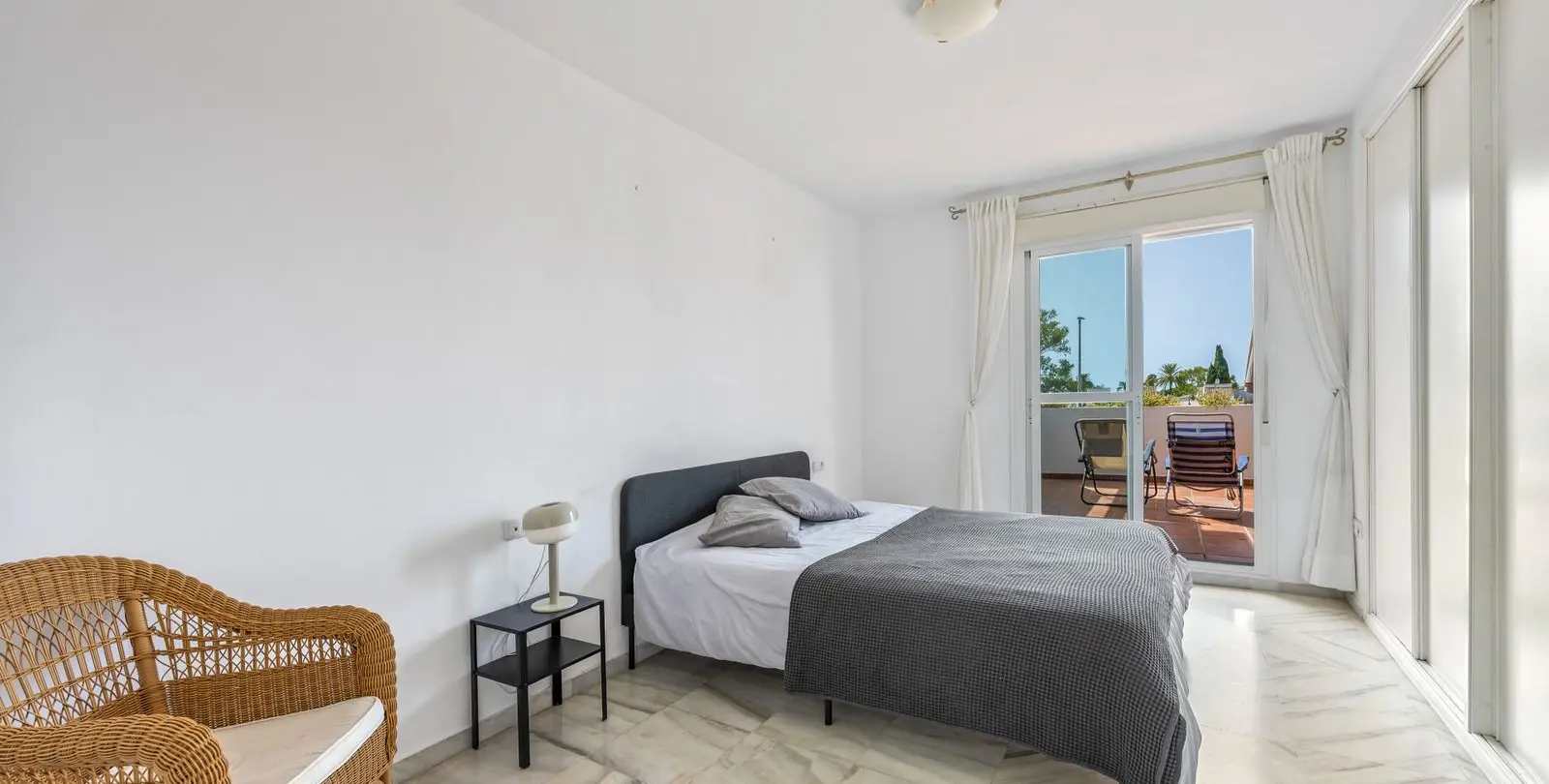 Продажа апартаментов на среднем этаже в Marbella 11