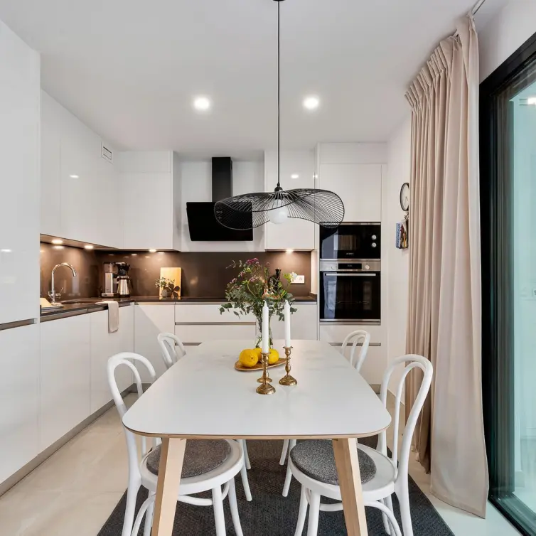 Venta de apartamento en planta media en Los Boliches