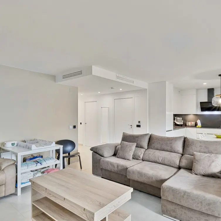 Venta de apartamento en planta media en Los Boliches