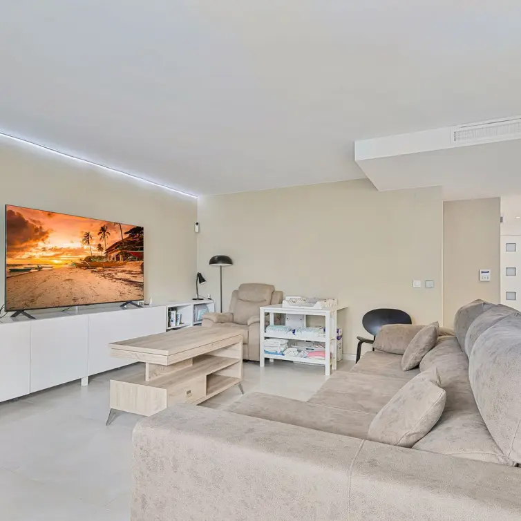 Venta de apartamento en planta media en Los Boliches