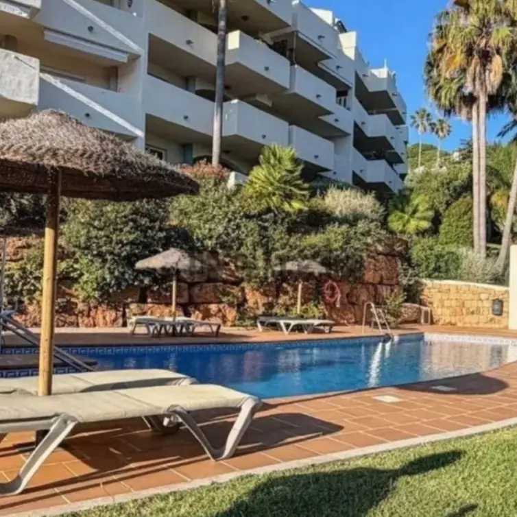 Продажа апартаментов на среднем этаже в Marbella