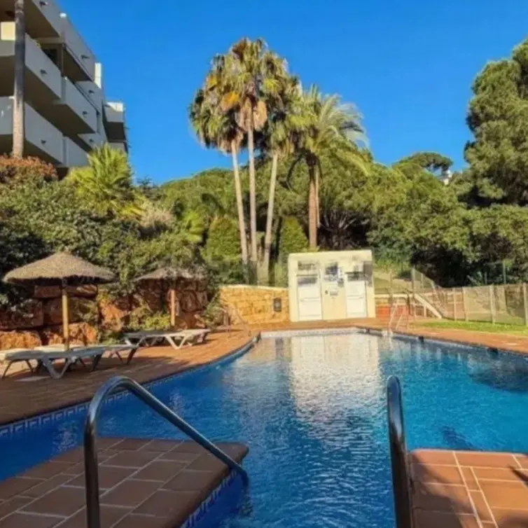Продажа апартаментов на среднем этаже в Marbella