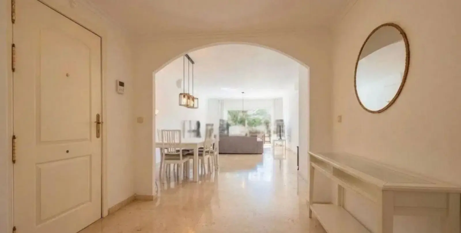 Продажа апартаментов на среднем этаже в Marbella 10