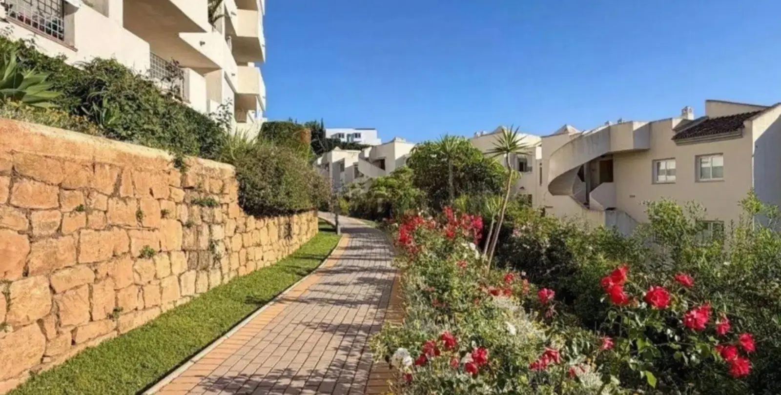 Продажа апартаментов на среднем этаже в Marbella 15