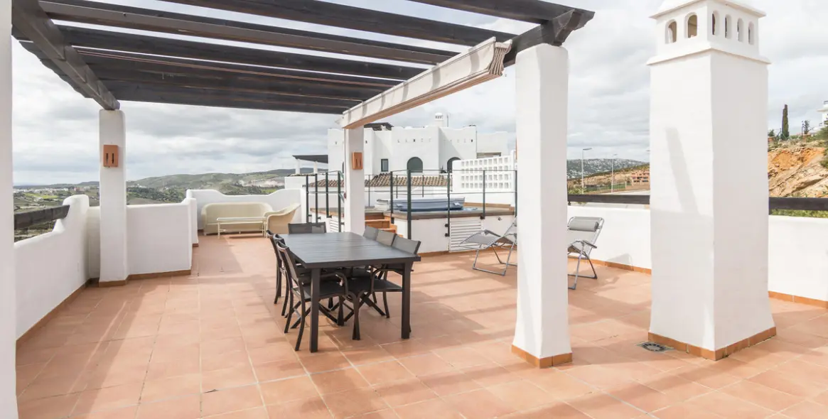 Sale of penthouse in Doña Julia 2