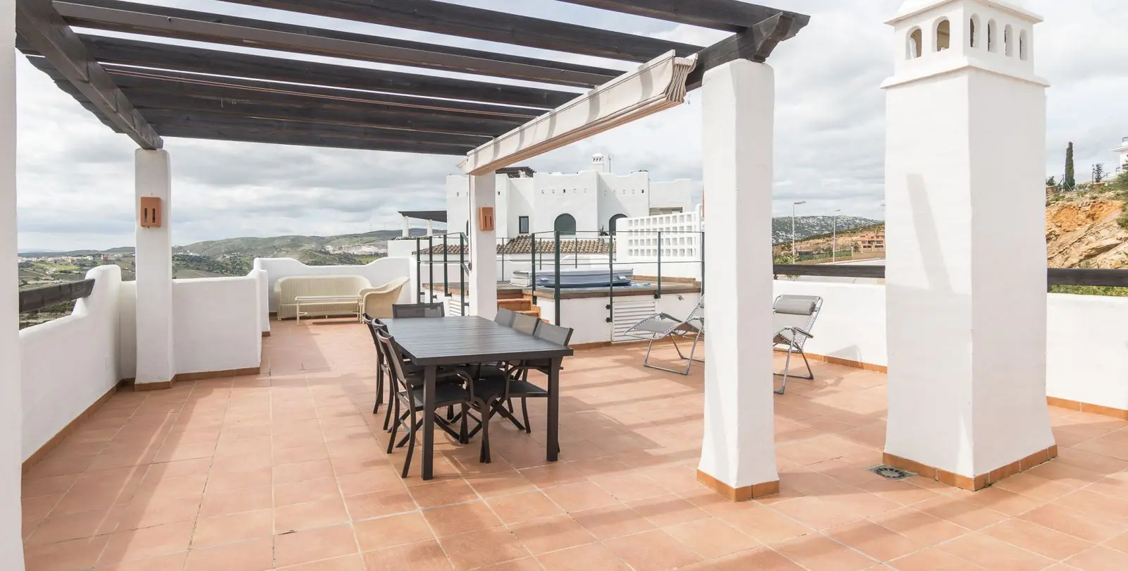 Sale of penthouse in Doña Julia 2