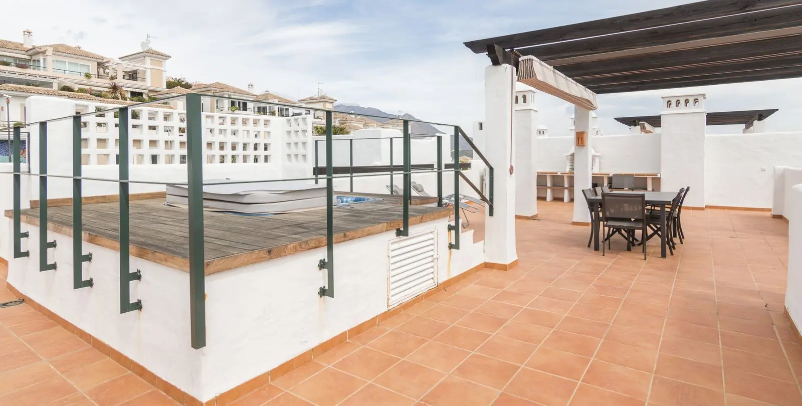 Sale of penthouse in Doña Julia 4