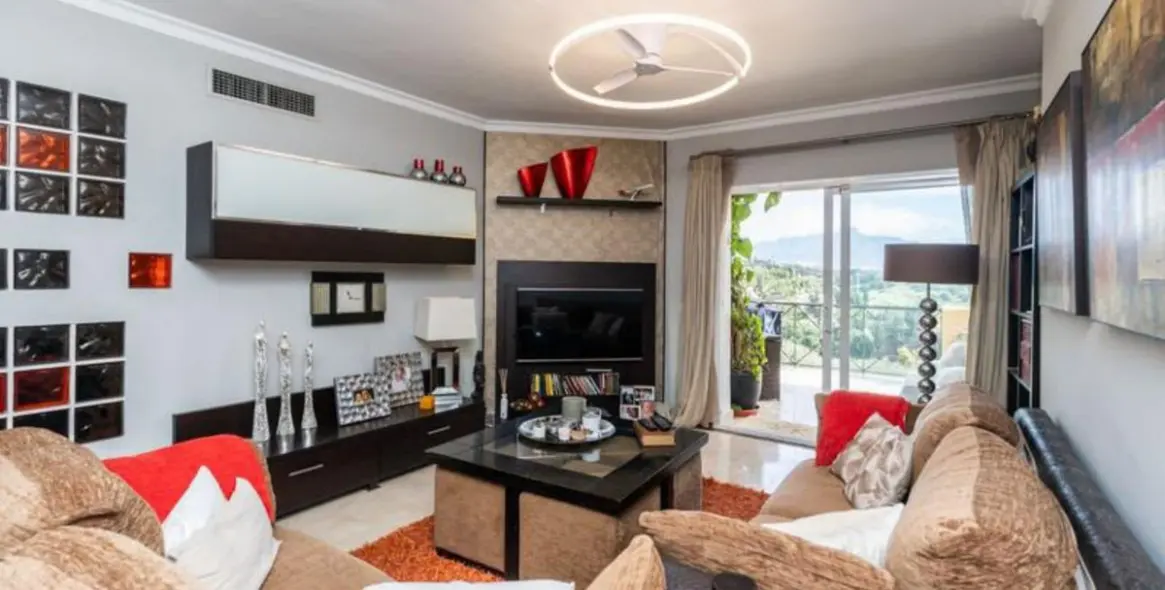 Sale of penthouse in Bel Air 6