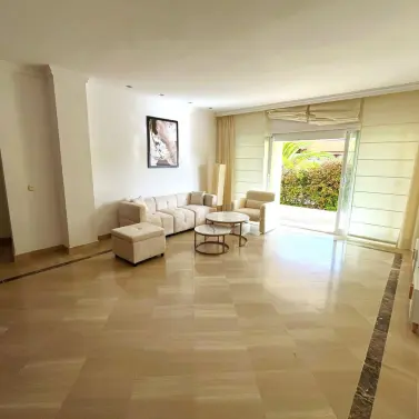 Продажа апартаментов на первом этаже в Bahía de Marbella