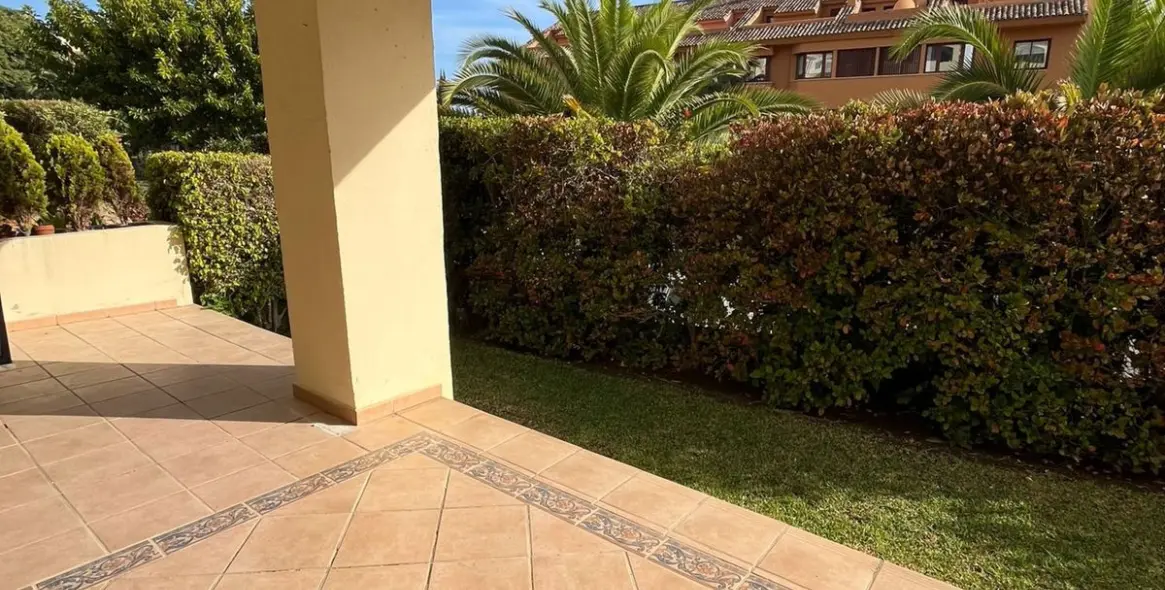 Продажа апартаментов на первом этаже в Bahía de Marbella 34