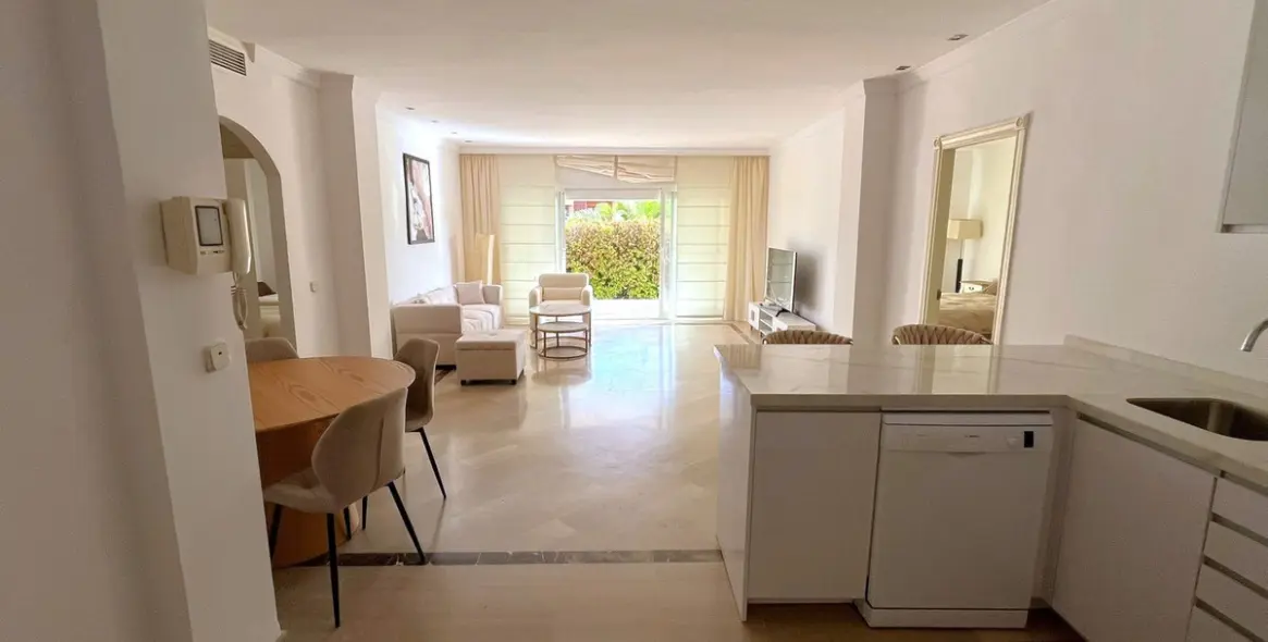 Продажа апартаментов на первом этаже в Bahía de Marbella 36