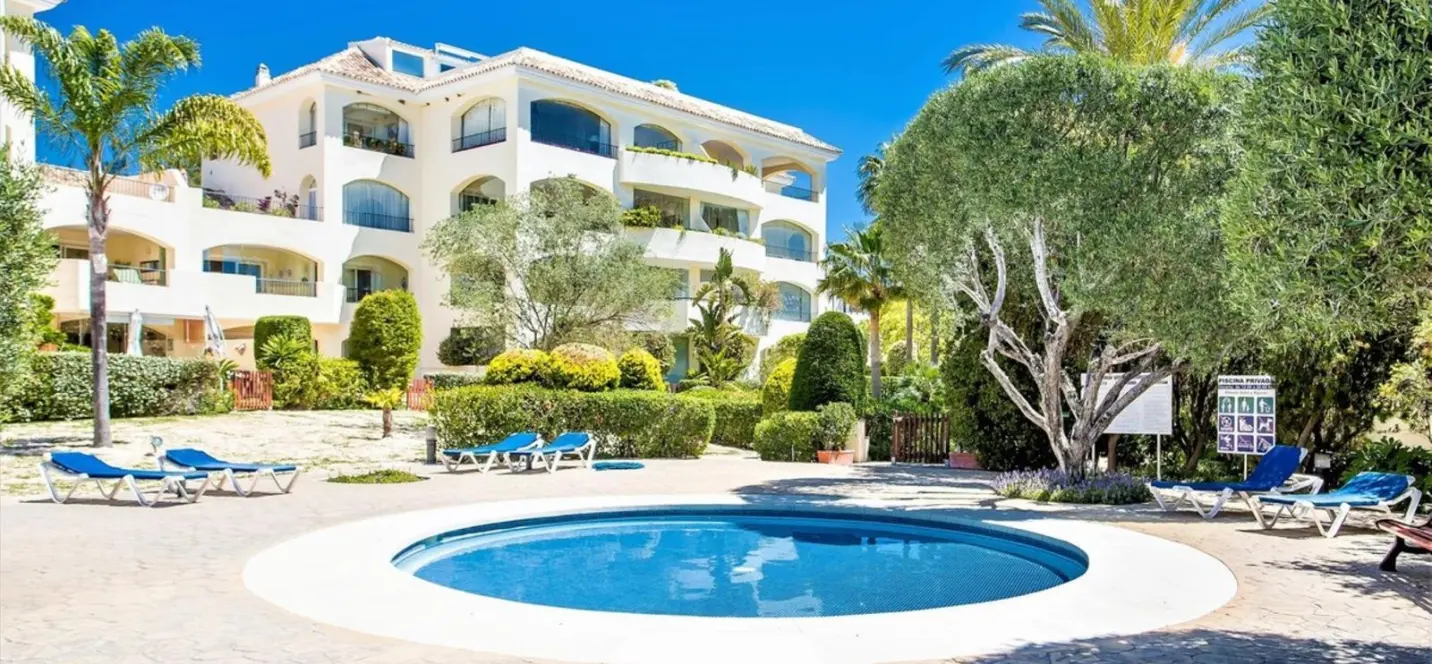 Продажа апартаментов на первом этаже в Bahía de Marbella 1