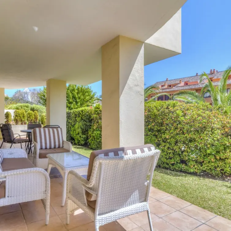 Продажа апартаментов на первом этаже в Bahía de Marbella