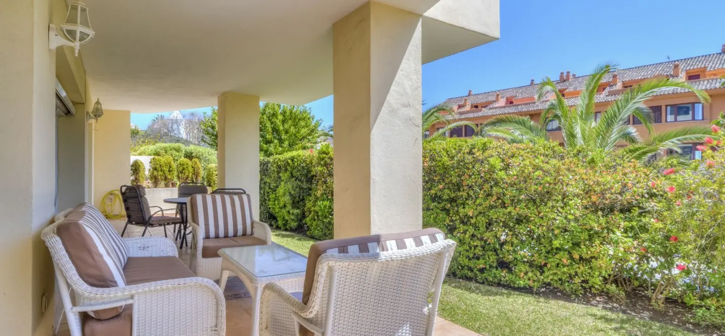 Продажа апартаментов на первом этаже в Bahía de Marbella 2