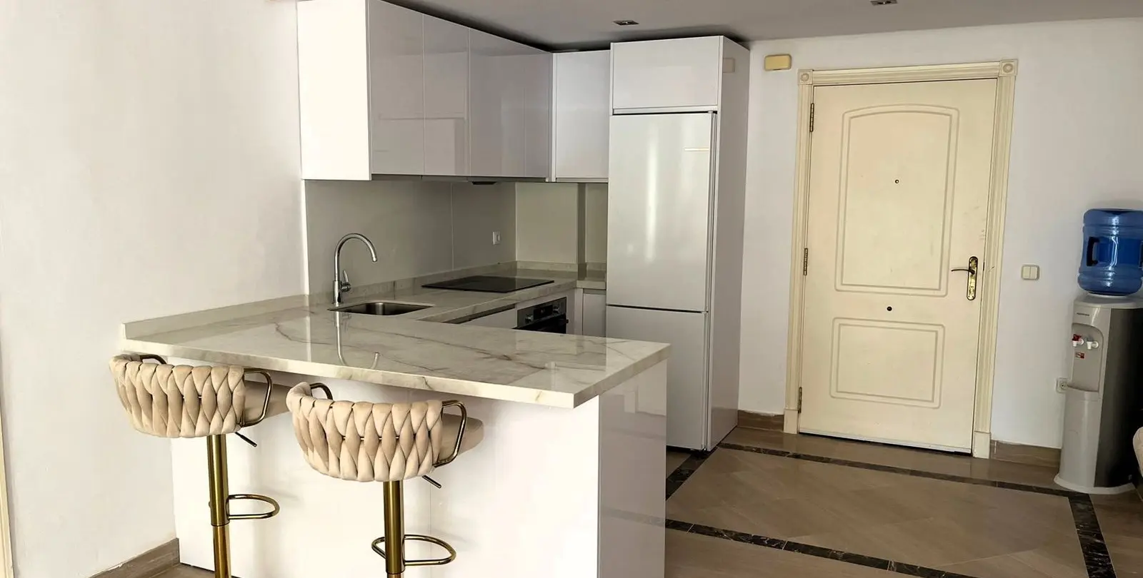 Продажа апартаментов на первом этаже в Bahía de Marbella 26