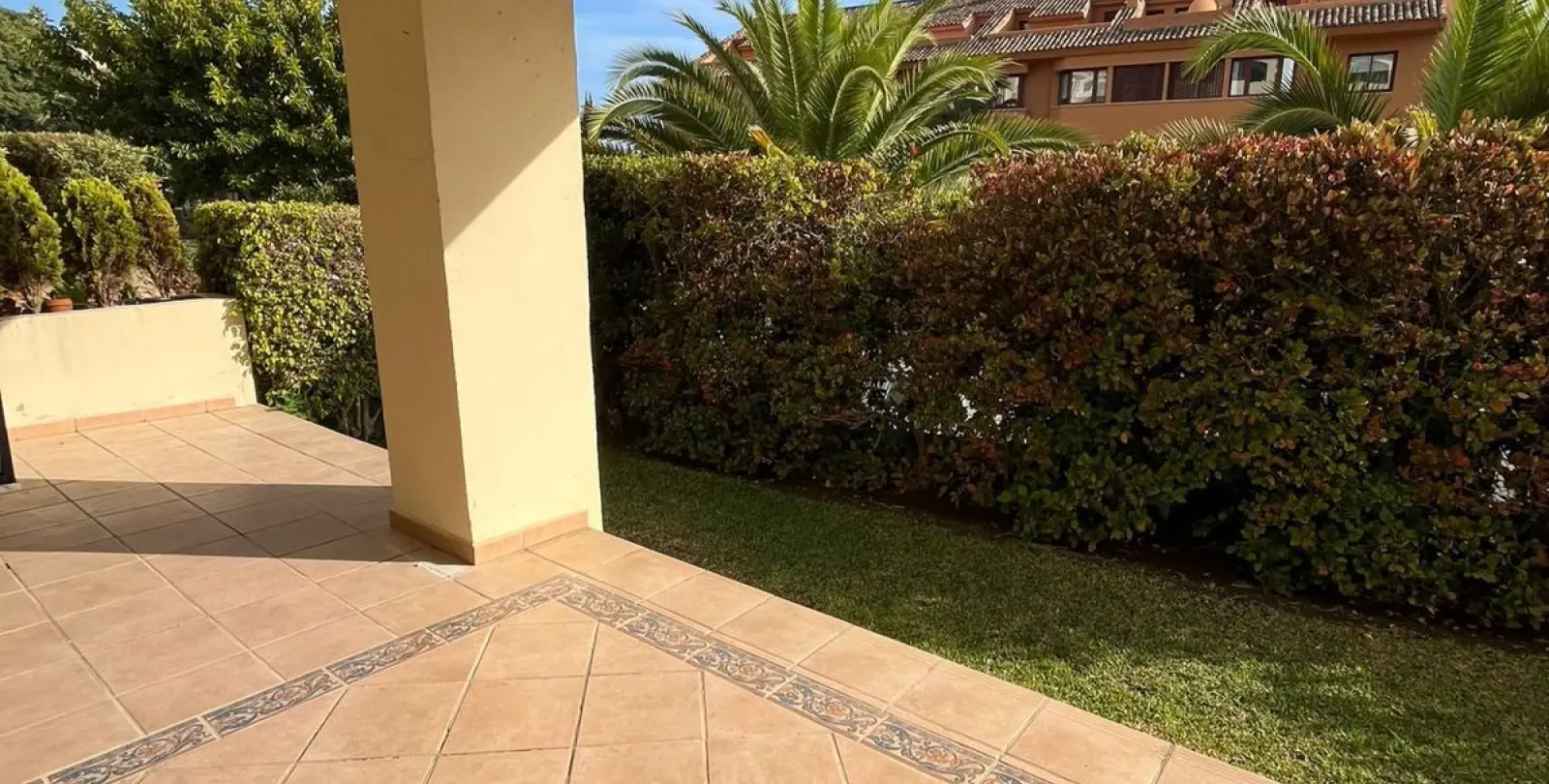 Продажа апартаментов на первом этаже в Bahía de Marbella 31