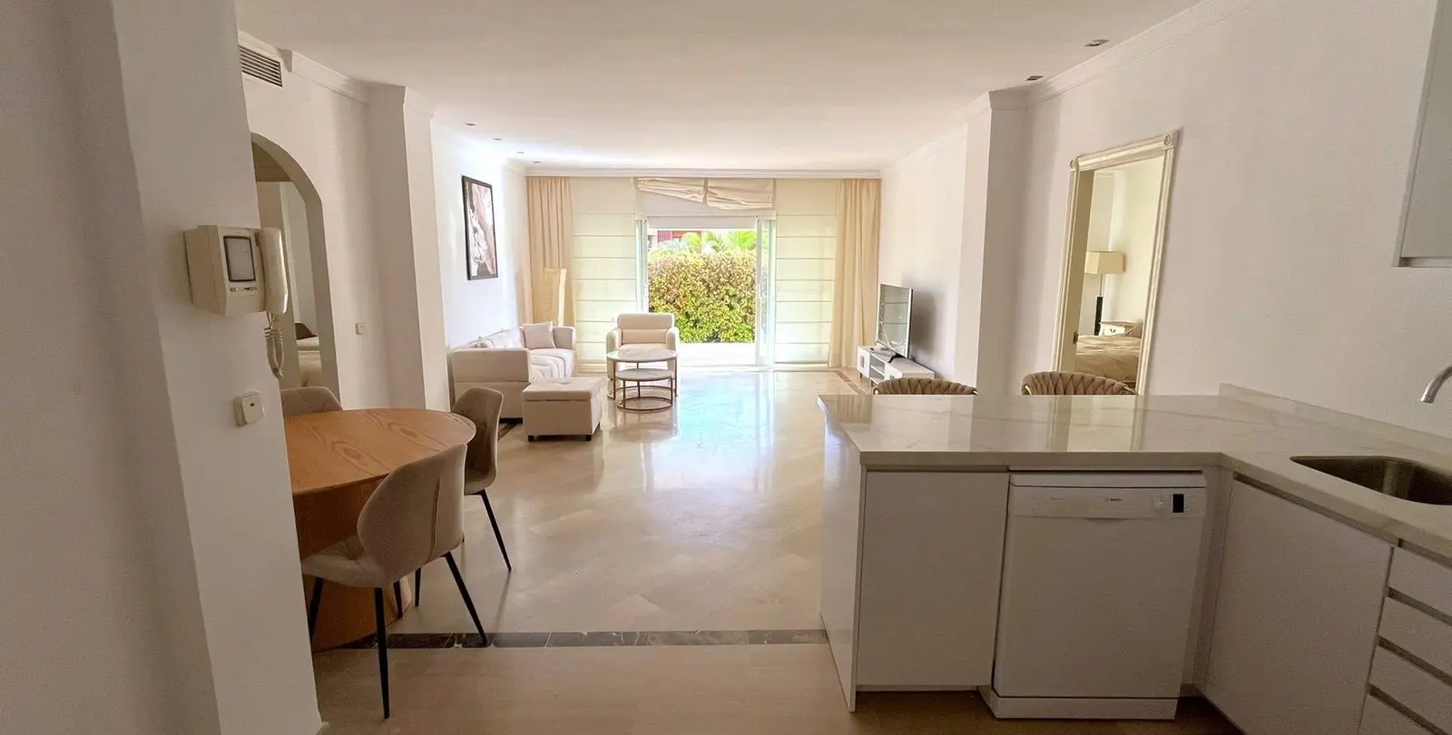 Продажа апартаментов на первом этаже в Bahía de Marbella 32