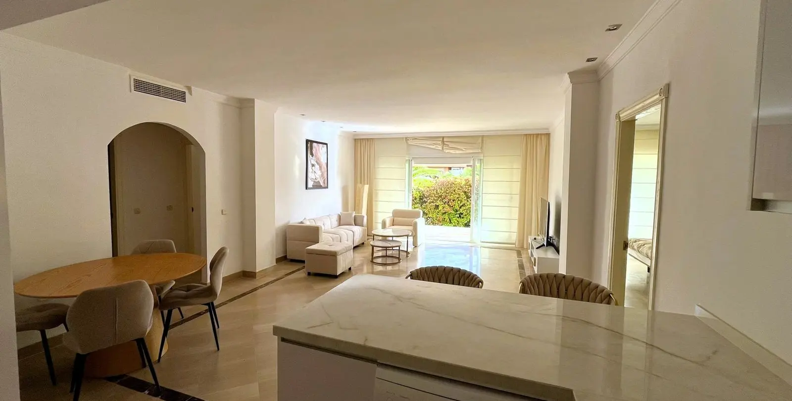 Продажа апартаментов на первом этаже в Bahía de Marbella 33