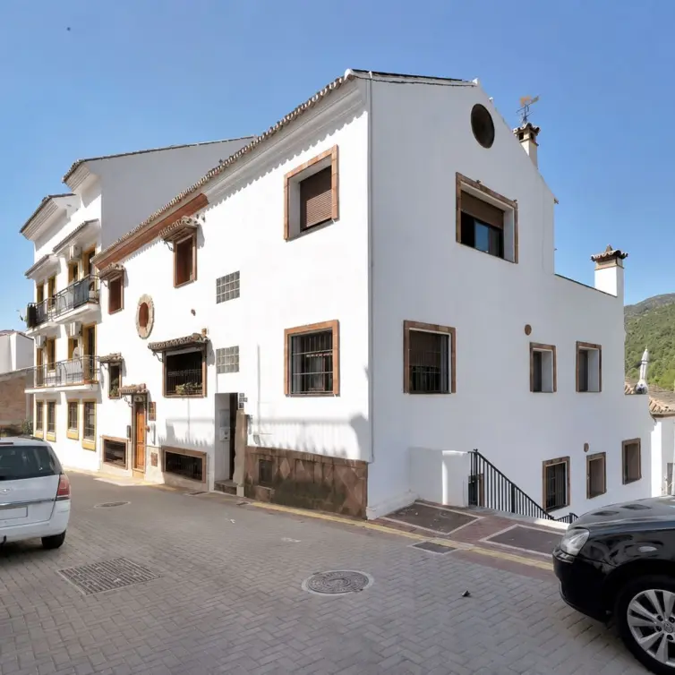 Sale of apartment complex in Ojén