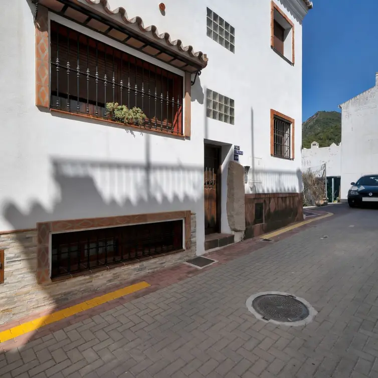 Sale of apartment complex in Ojén