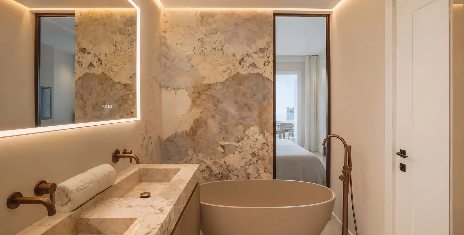 Venta de apartamento en planta media en La Quinta 3
