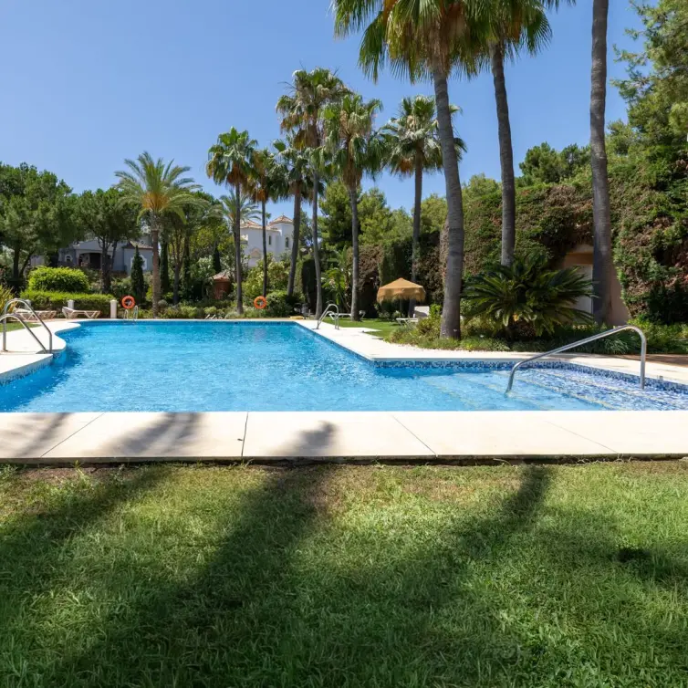 Sale of middle floor apartment in La Quinta