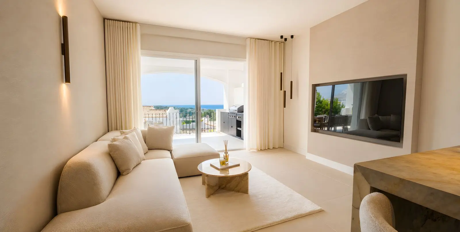 Venta de apartamento en planta media en La Quinta 6