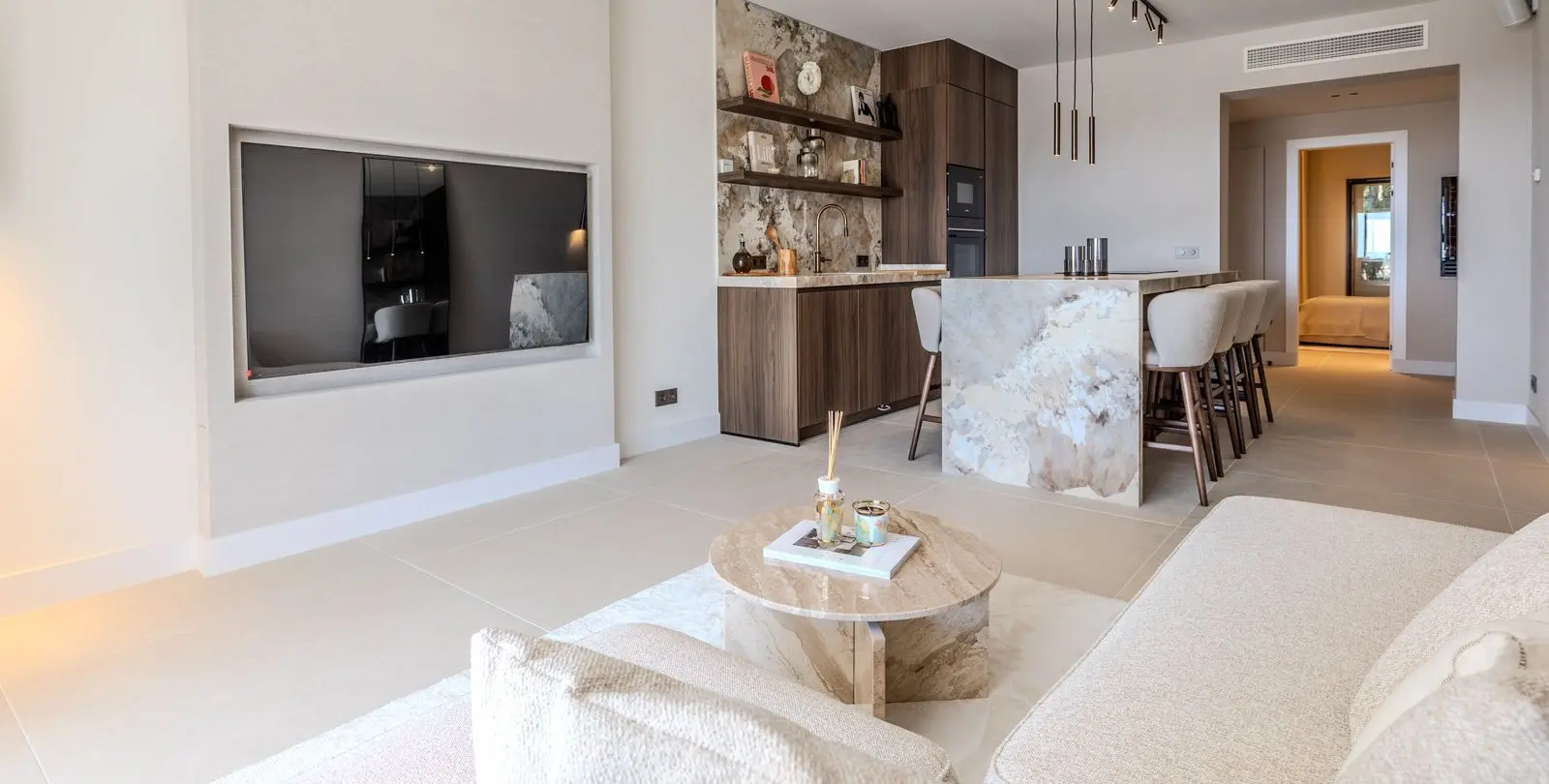 Venta de apartamento en planta media en La Quinta 8