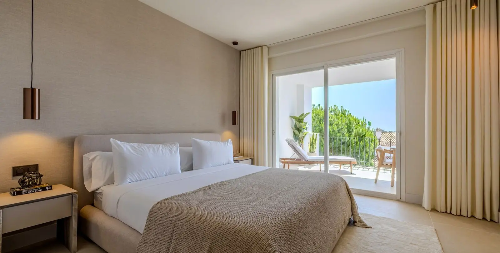 Venta de apartamento en planta media en La Quinta 10
