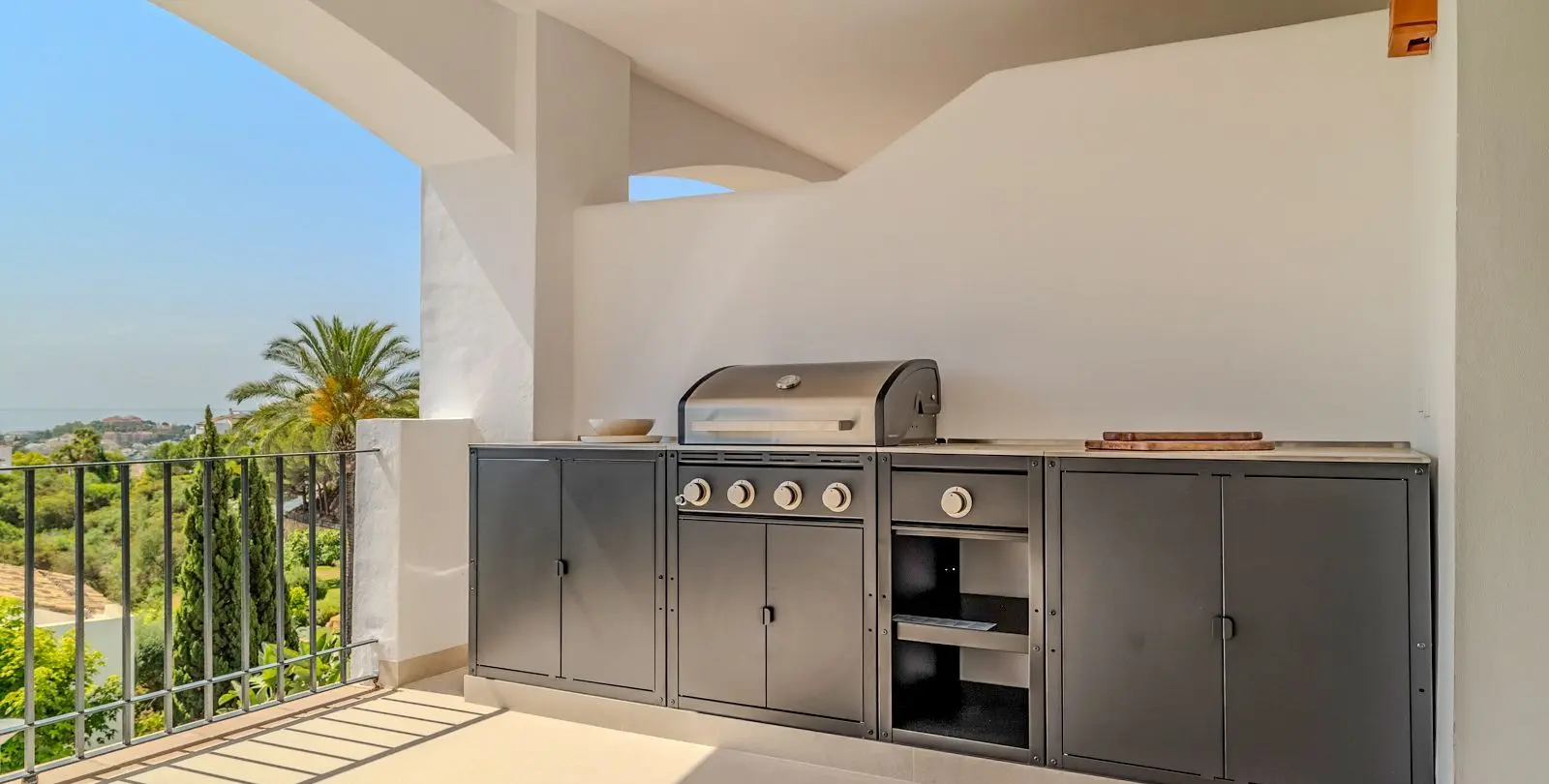 Venta de apartamento en planta media en La Quinta 18