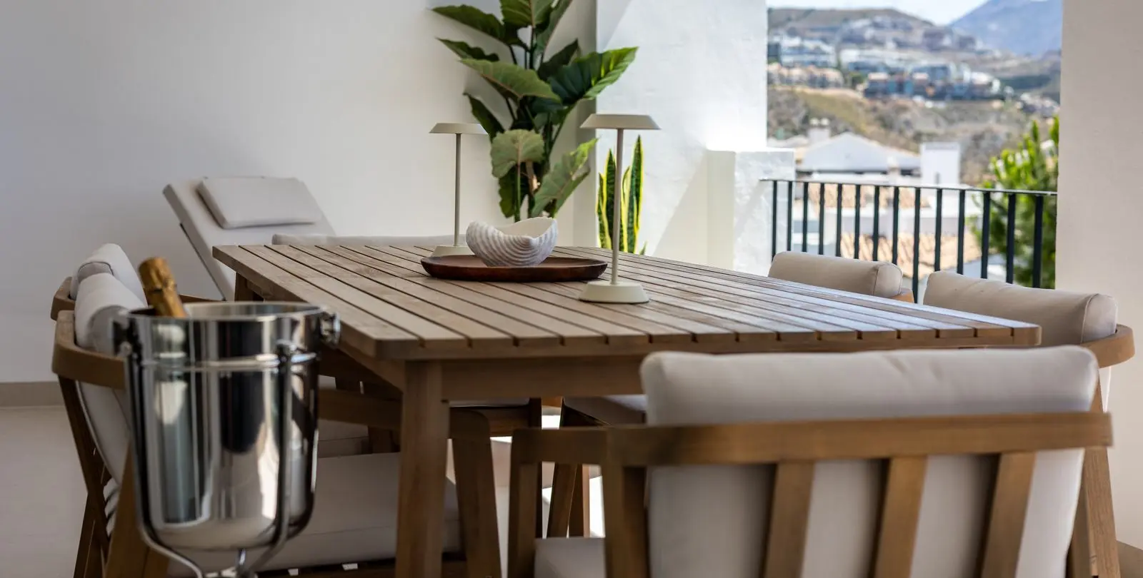 Venta de apartamento en planta media en La Quinta 22