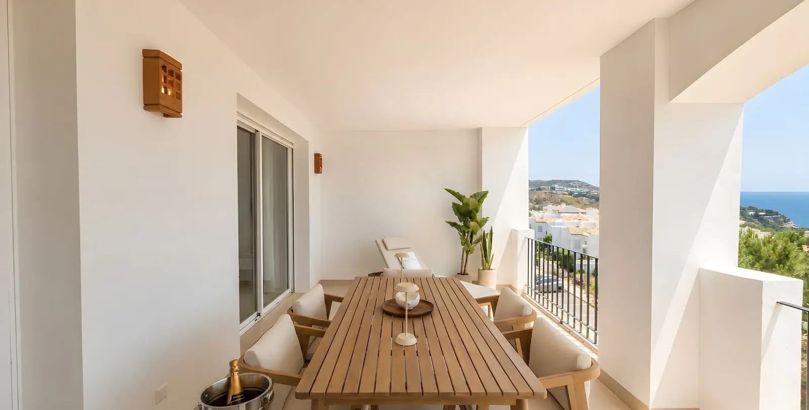 Venta de apartamento en planta media en La Quinta 31