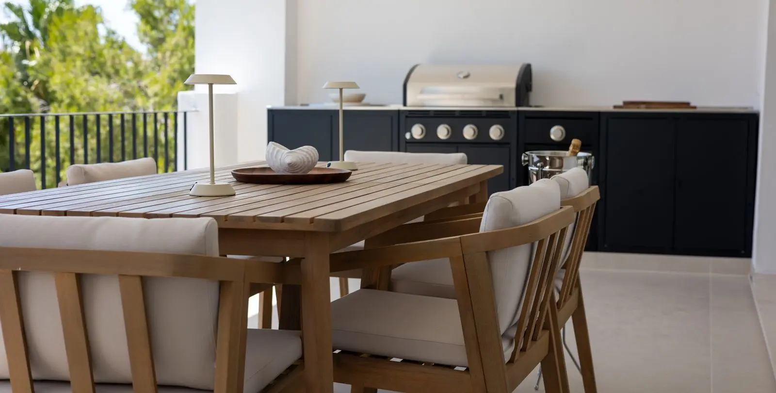 Venta de apartamento en planta media en La Quinta 32