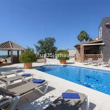Venta de villa independiente en Estepona